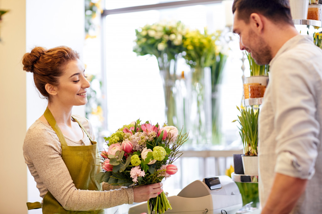 florist assisting a customer
